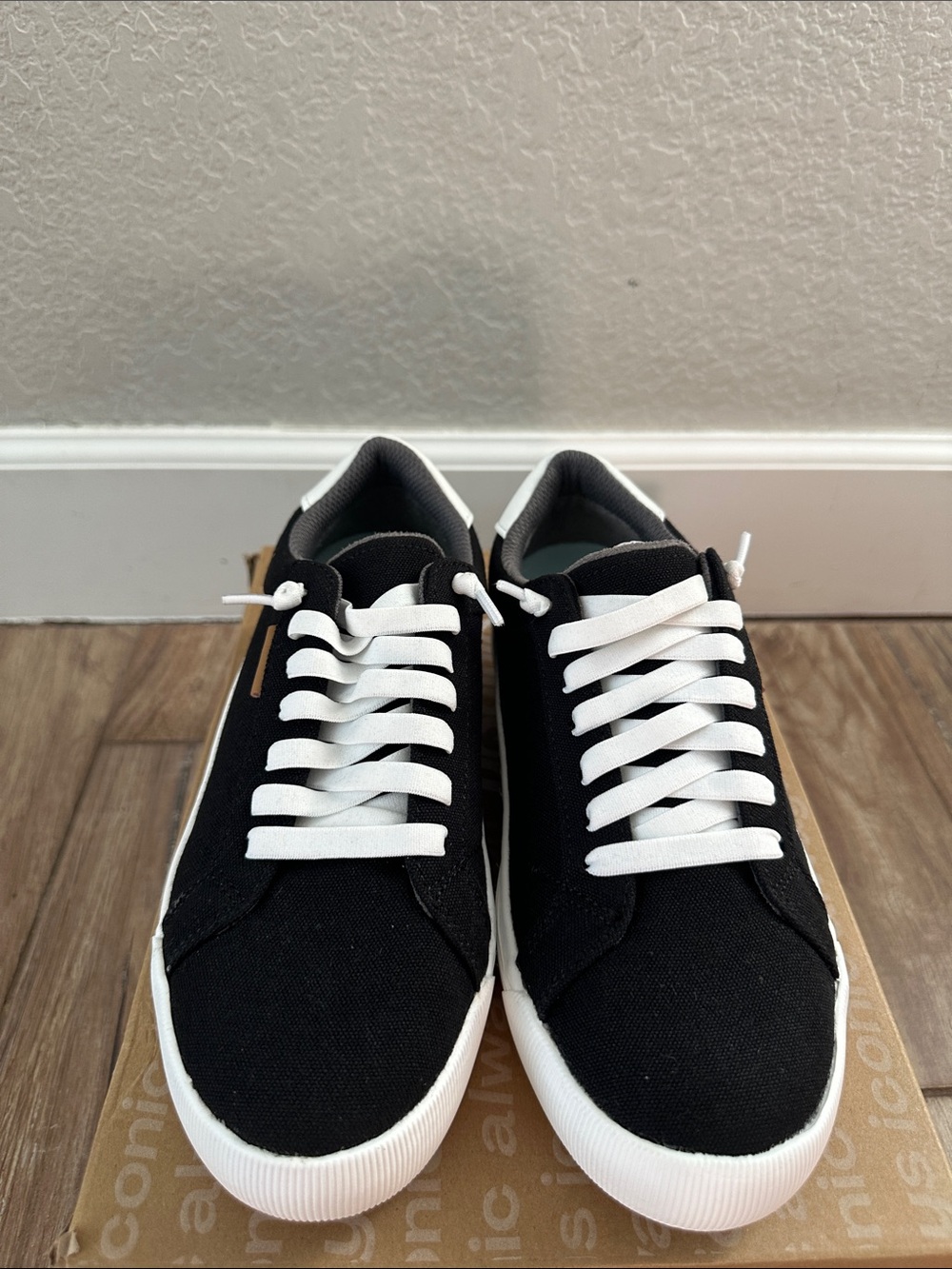 Dr Scholl’s Women's Time Off Go Lace Up Platform Sneakers Black White Size 6